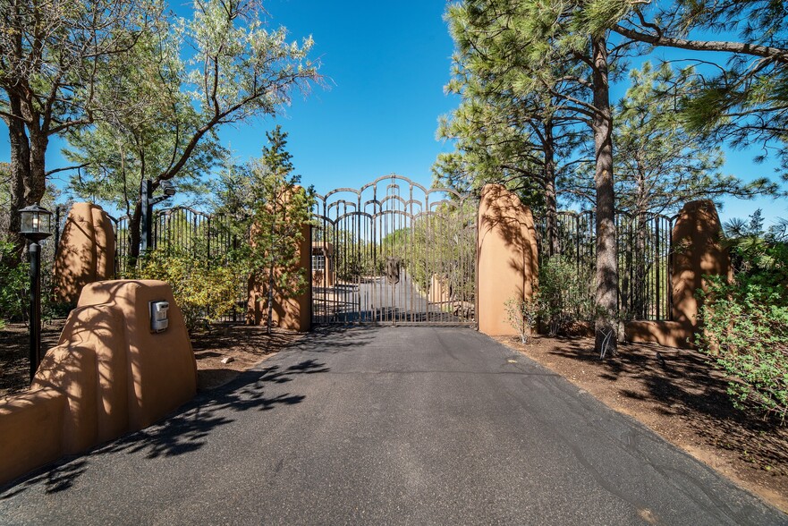 4018 Old Santa Fe Trl, Santa Fe, NM for sale - Building Photo - Image 1 of 1