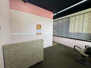 76 Derry Rd, Hudson, NH for lease Interior Photo- Image 1 of 9