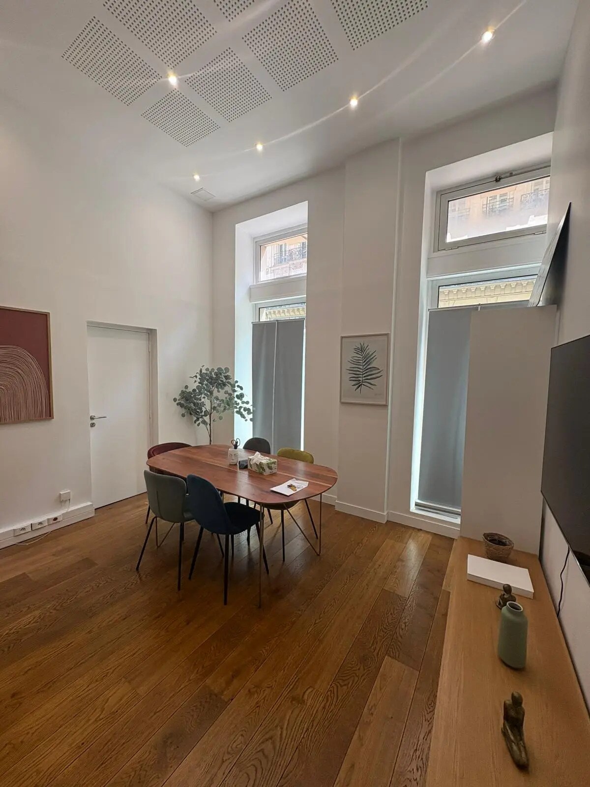 Office in Paris for lease Interior Photo- Image 1 of 7