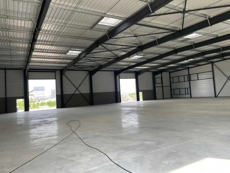 Flex in Allonne for lease - Interior Photo - Image 3 of 11