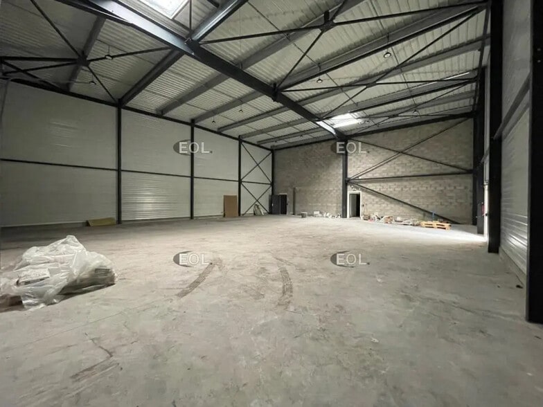 Industrial in Le Mesnil-Amelot for lease - Interior Photo - Image 2 of 5