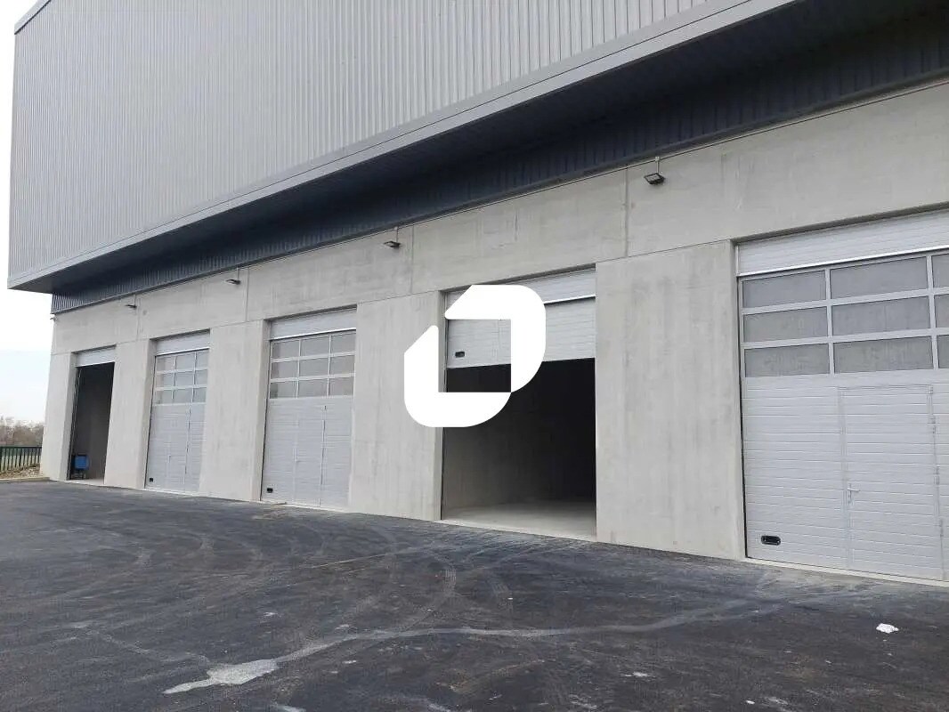 Flex in Galluis for lease Building Photo- Image 1 of 7