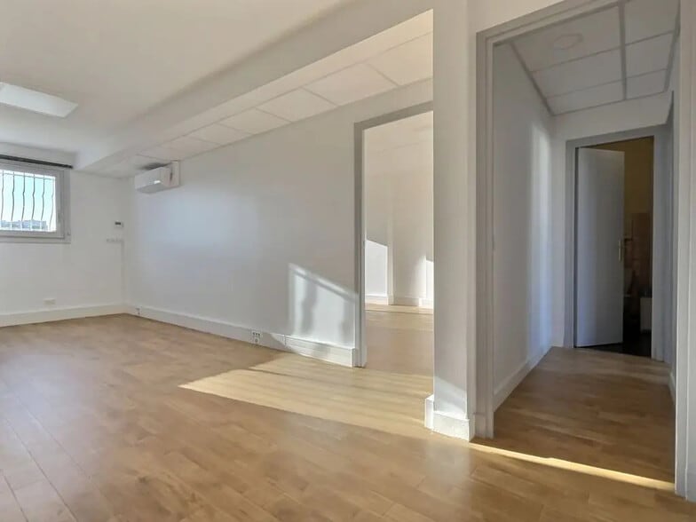 22 Rue Charcot, Paris for lease - Interior Photo - Image 3 of 8