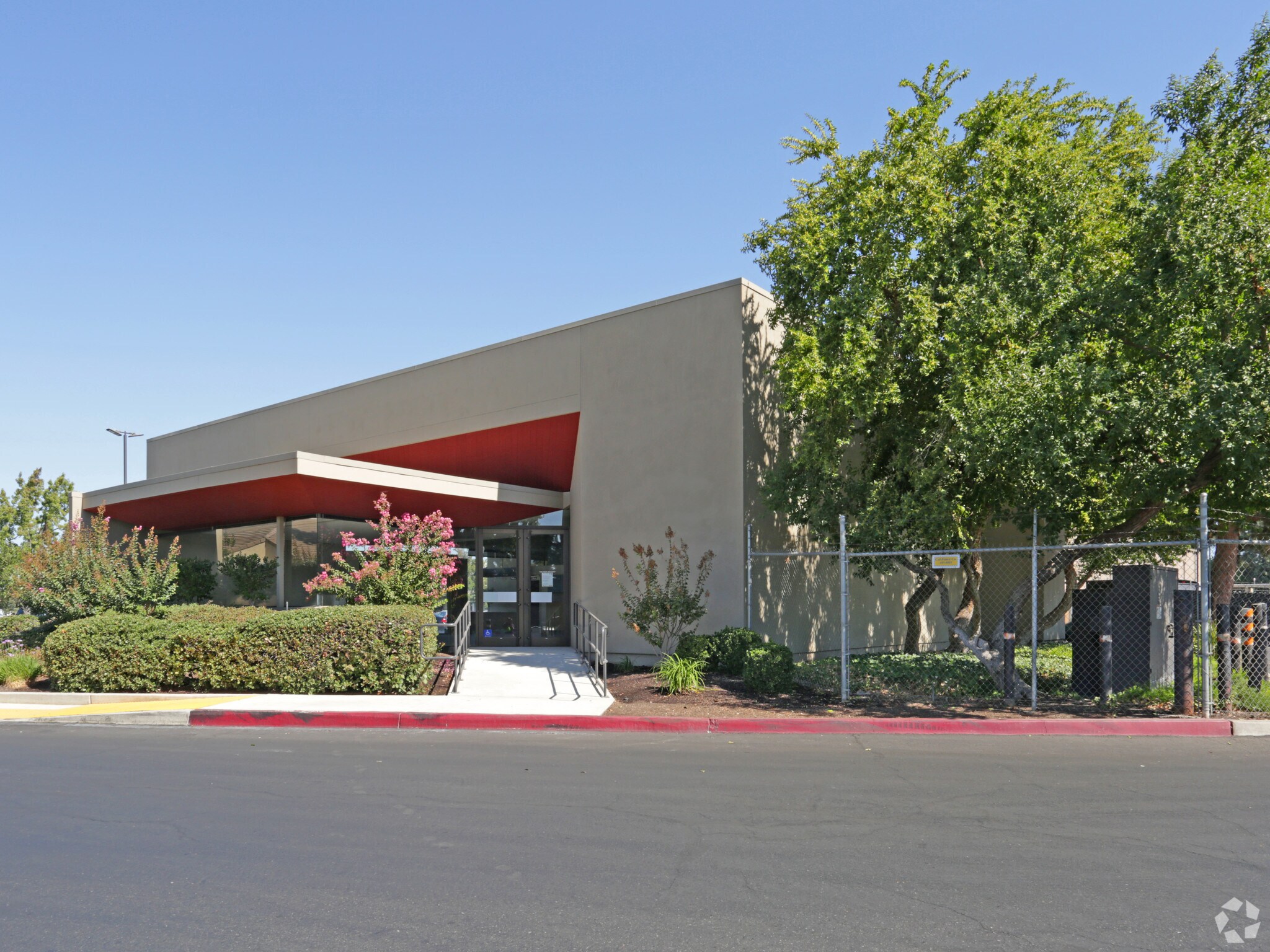 6670 N Cedar Ave, Fresno, CA 93710 Cedar Tree Village Shopping Center