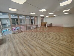 Retail in Barcelona, Barcelona for lease Interior Photo- Image 2 of 13