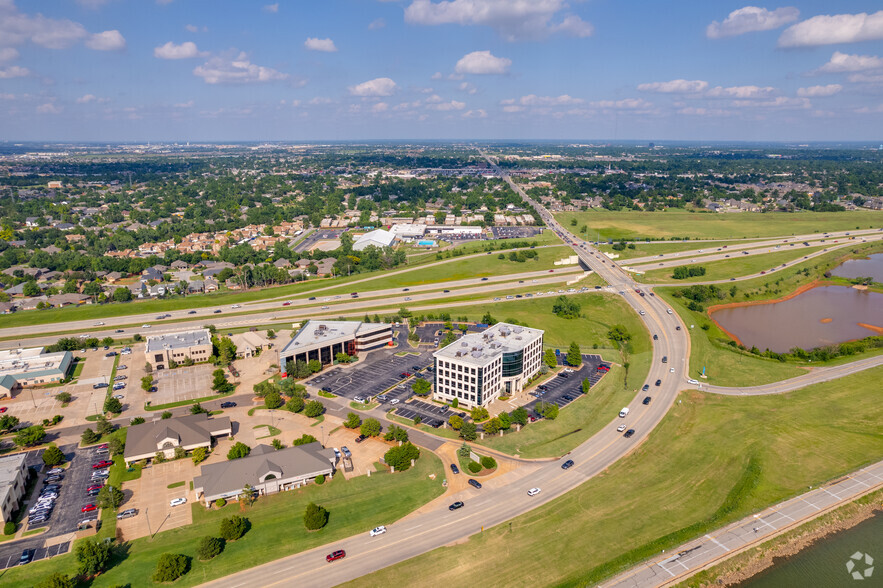 10900 Hefner Pointe Dr, Oklahoma City, OK for lease - Aerial - Image 2 of 5