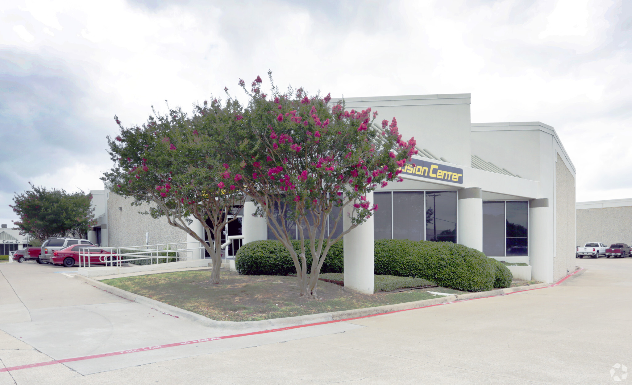 2122 Country Club Dr, Carrollton, TX for lease Building Photo- Image 1 of 6