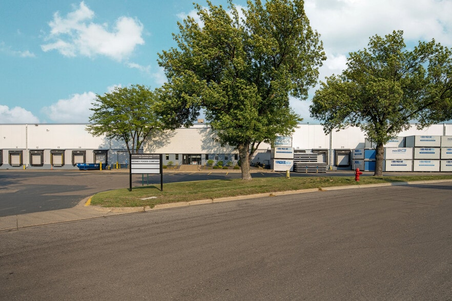 701 Ladybird Ln, Burnsville, MN for lease - Building Photo - Image 3 of 7