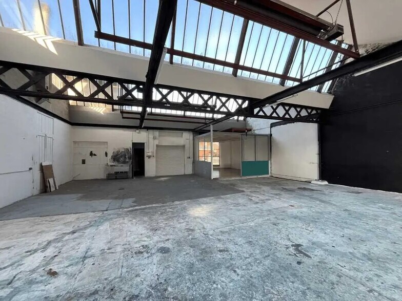 1033 Avenue Victor Hugo, Rillieux-la-Pape for lease - Interior Photo - Image 2 of 8