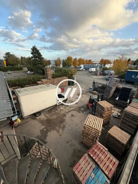 Industrial in Goussainville for sale - Building Photo - Image 3 of 12