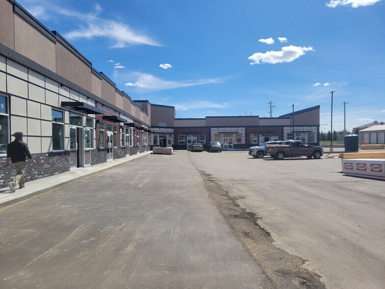 6217 48A Av, Camrose, AB for lease - Building Photo - Image 2 of 5
