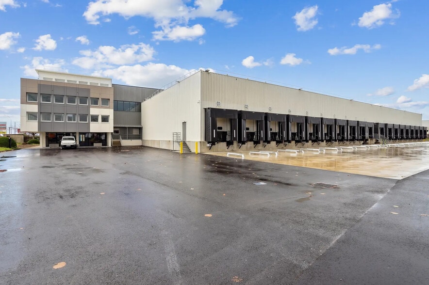 Avenue De L'Industrie, Corbas for lease - Building Photo - Image 1 of 3