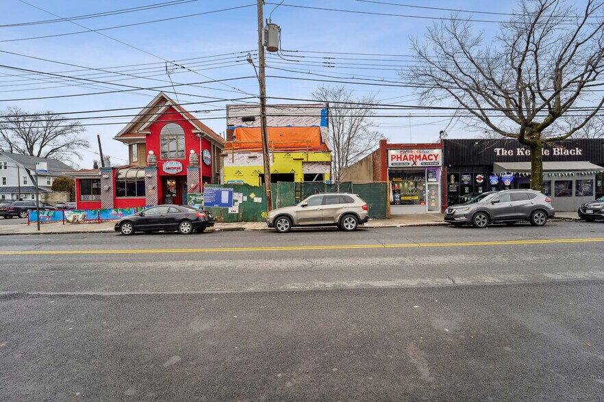 423 Forest Ave, Staten Island, NY for sale - Building Photo - Image 1 of 1
