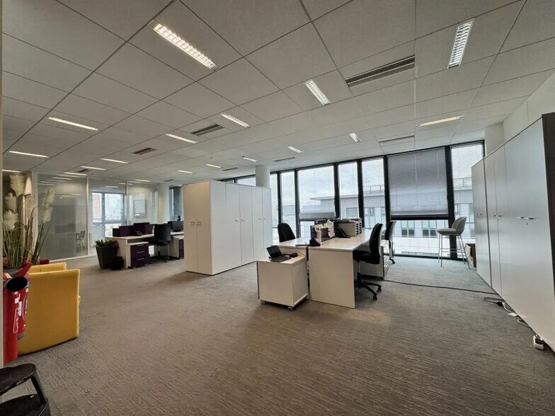 Office in Clichy for lease - Interior Photo - Image 1 of 11