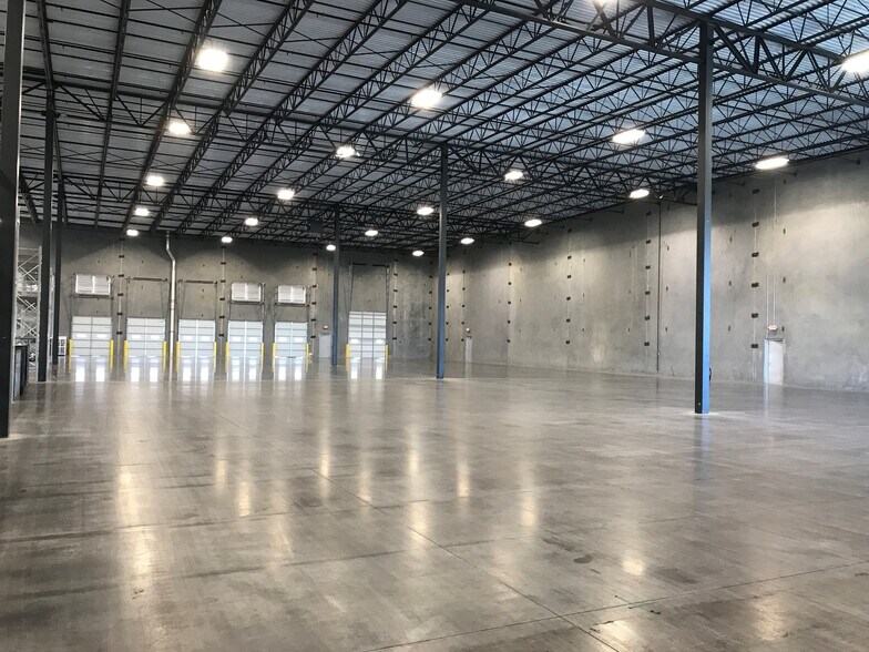 4940 Merrifield Rd, Dallas, TX for sale - Interior Photo - Image 1 of 1