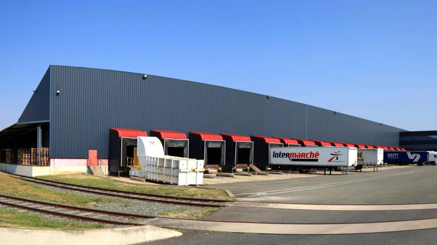 Rue Ème Avenue, Meung-sur-Loire for lease Building Photo- Image 1 of 4