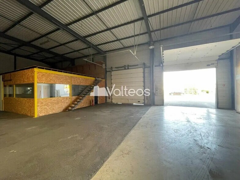 Office in Mondouzil for lease - Interior Photo - Image 2 of 7