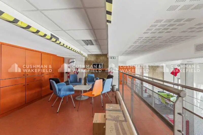 Office in Marseille for lease - Building Photo - Image 3 of 29