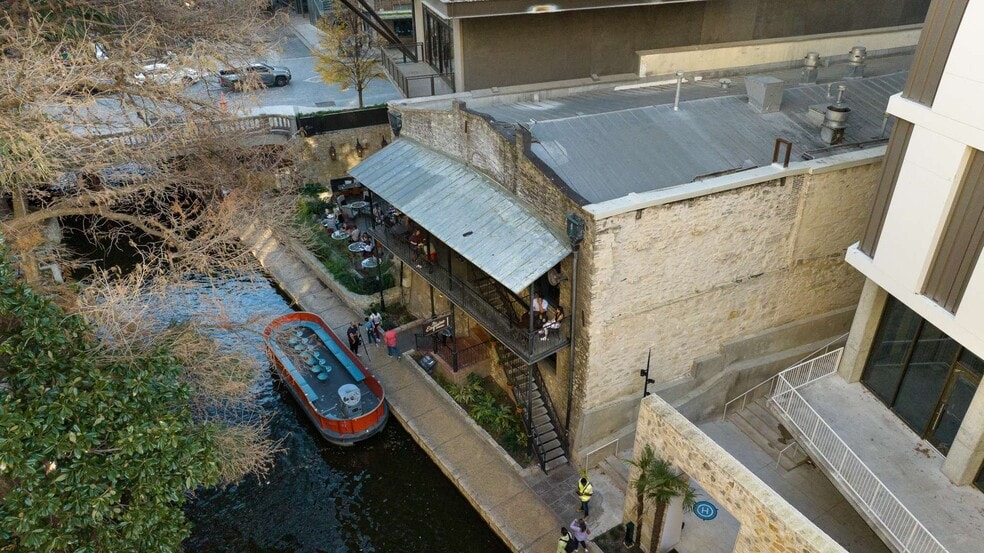 151 E Commerce St, San Antonio, TX for sale - Building Photo - Image 3 of 7