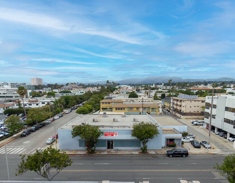 901 Santa Monica Blvd, Santa Monica, CA for lease - Building Photo - Image 3 of 16