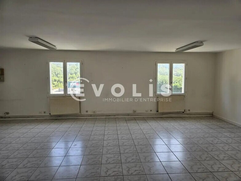 19 Rue Du 8 Mai 1945, Pecqueuse for sale - Interior Photo - Image 3 of 8