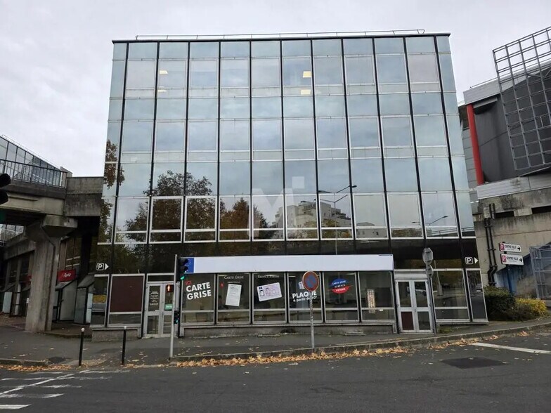 Office in Évry-Courcouronnes for lease - Building Photo - Image 2 of 8