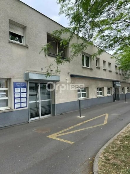 Office in Reims for lease - Building Photo - Image 2 of 12
