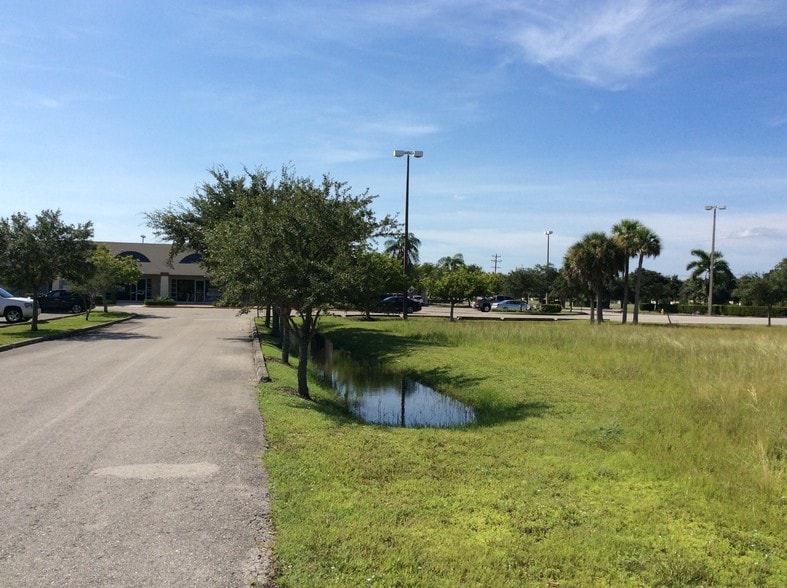 US 41 Hwy N, North Fort Myers, FL for sale - Primary Photo - Image 1 of 1