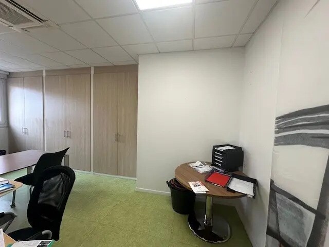 Office in Saint-Étienne for lease - Building Photo - Image 2 of 6