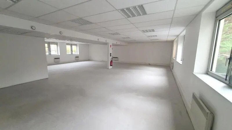 Location Bureaux 145 m² - Photo 1