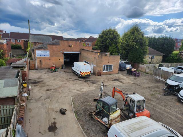 65A Lee Moor Rd, Wakefield for sale - Building Photo - Image 1 of 12