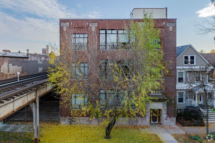 1821 W Berteau Ave, Chicago, IL for lease - Primary Photo - Image 1 of 27