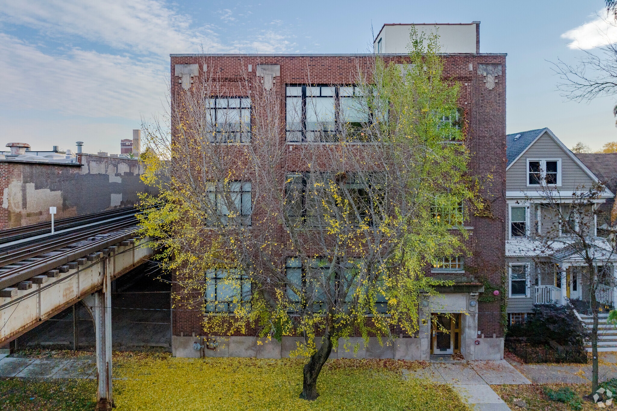 1821 W Berteau Ave, Chicago, IL for lease Primary Photo- Image 1 of 28