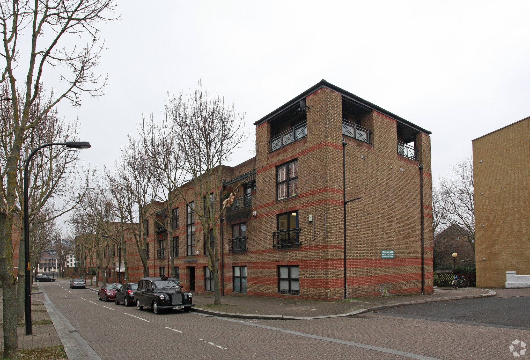 5 Onega Gate, London for sale Primary Photo- Image 1 of 9