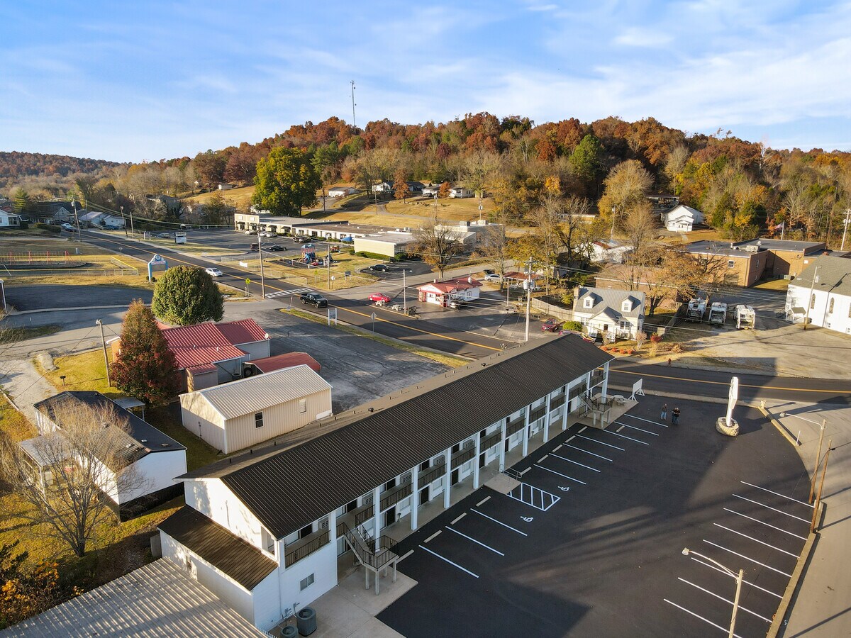 105 Mohawk St, Brownsville, KY 42210