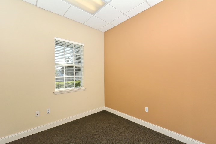 5602 Marquesas Cir, Sarasota, FL for lease - Interior Photo - Image 3 of 22