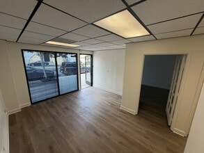 3406 W Burbank Blvd, Burbank, CA for lease Interior Photo- Image 2 of 7
