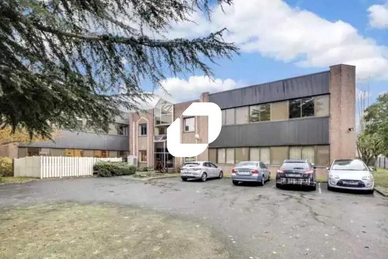 Office in Villebon-sur-Yvette for lease Building Photo- Image 1 of 10