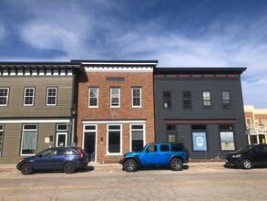 521-527 Milwaukee St, Delafield, WI for lease Building Photo- Image 1 of 3