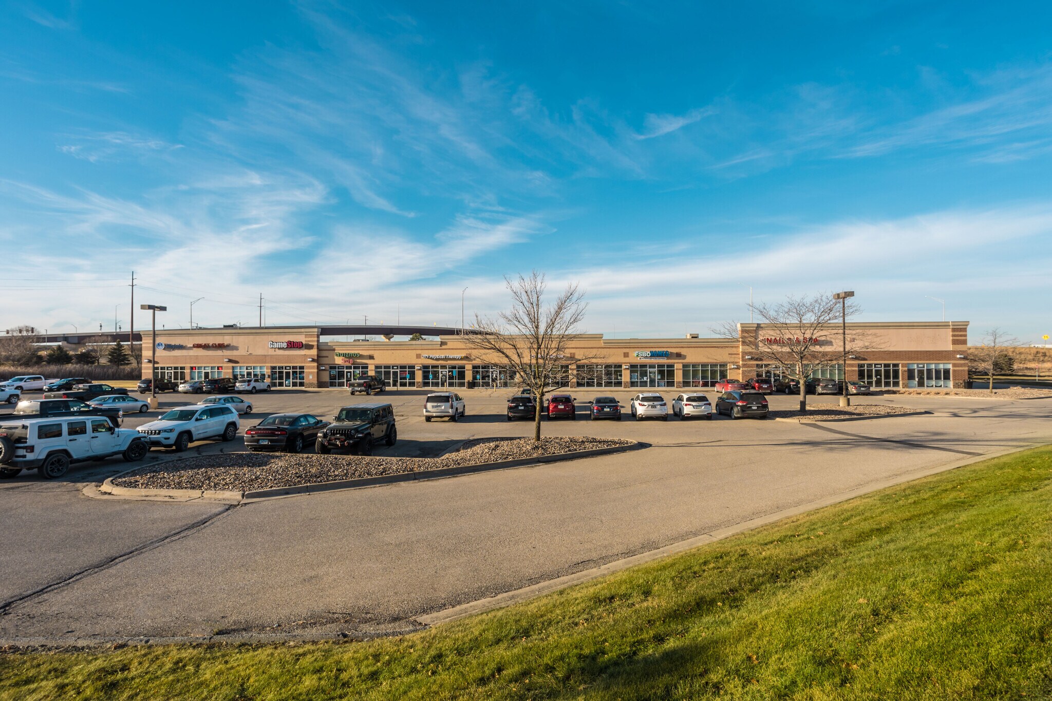 11101-11148 Plum Dr, Urbandale, IA for lease Building Photo- Image 1 of 3