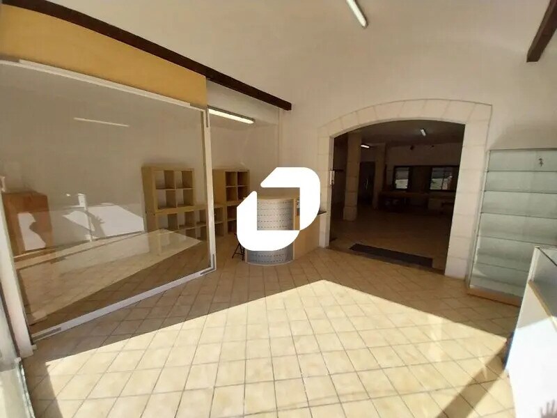 Retail in Eysines for lease Interior Photo- Image 1 of 16