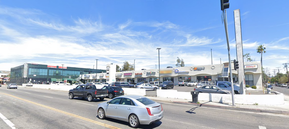 7400 Van Nuys Blvd, Van Nuys, CA for lease - Building Photo - Image 1 of 1