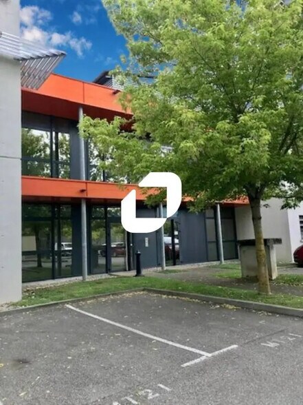 Office in SAINT-MARTIN-D'HERES for lease - Building Photo - Image 3 of 11