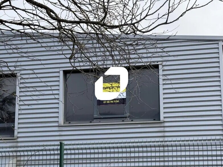 Office in Seyssins for lease - Building Photo - Image 1 of 8