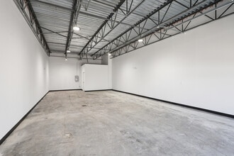 1105 Colorado Ln, Arlington, TX for lease Interior Photo- Image 2 of 9
