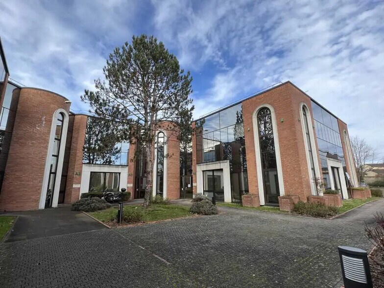 21 Rue Albert Calmette, Jouy-en-Josas for lease - Building Photo - Image 1 of 11