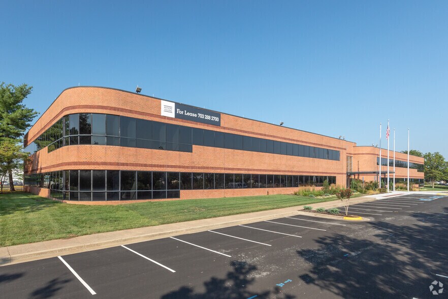 13775 McLearen Rd, Herndon, VA for lease - Building Photo - Image 2 of 9