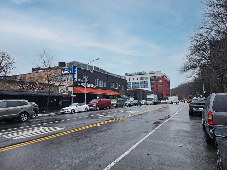 3795 Tenth Ave, New York, NY for lease - Building Photo - Image 2 of 3