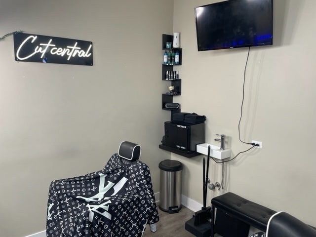 2839 N Milwaukee Ave, Chicago, IL for lease Interior Photo- Image 1 of 7