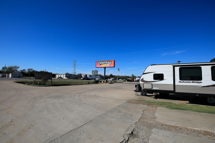 900 S Chouteau Ave, Chouteau, OK for sale - Building Photo - Image 3 of 5